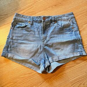 Refuge Womens denim shorts 10